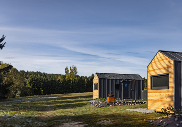 DOMECZECH (na snímku) je nízkoenergetický tiny house k celoročnímu užívání.