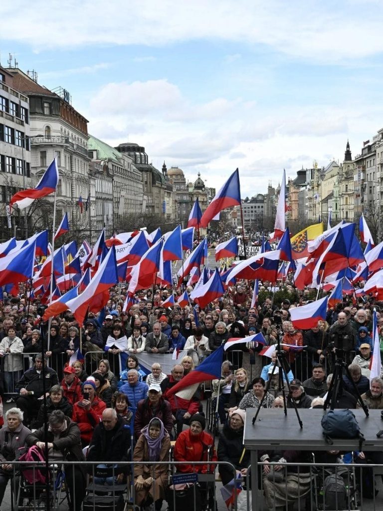 Využití vlajky na protivládních protestech na jaře 2024