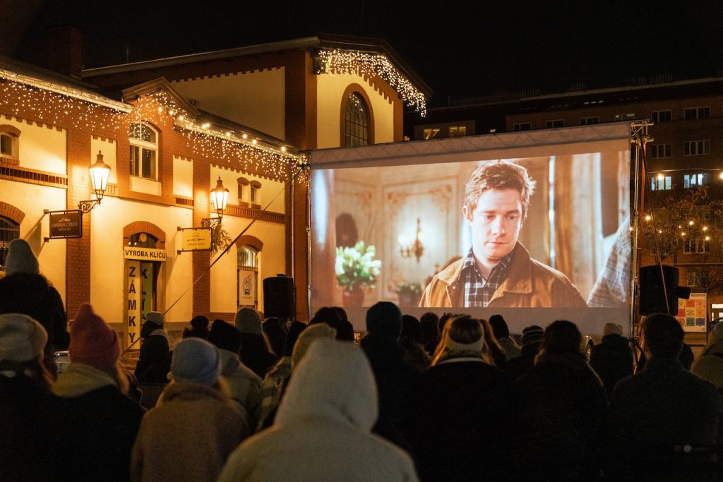 Všechny filmy budou promítány v originále s českými titulky.