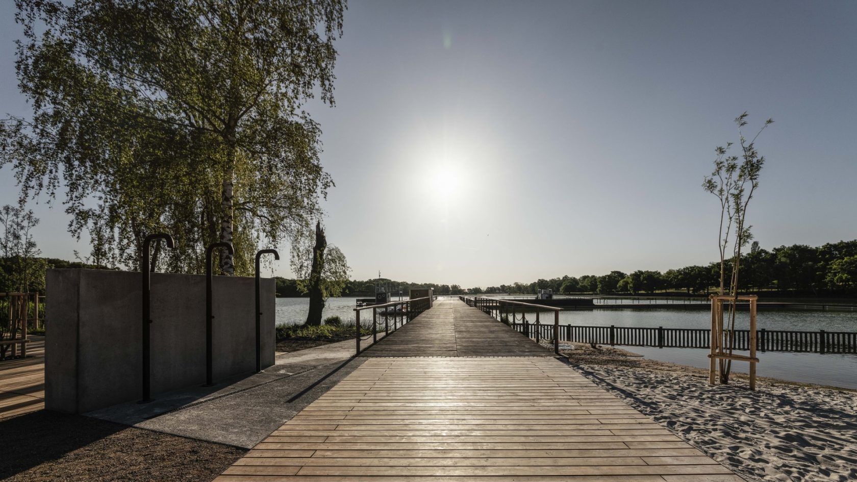 Nové molo vybíhající do vody | Zdroj: earch.cz, foto: Kamil Saliba